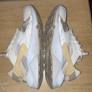 Nike Air Huaraches Women Size 10